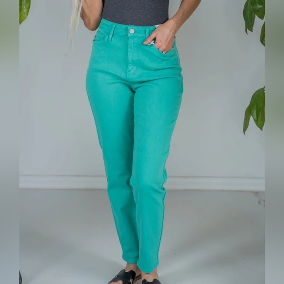 Judy Blue Denim - Judy Blue Abby Straight Leg Slim Cut Jeans in Aquamarine